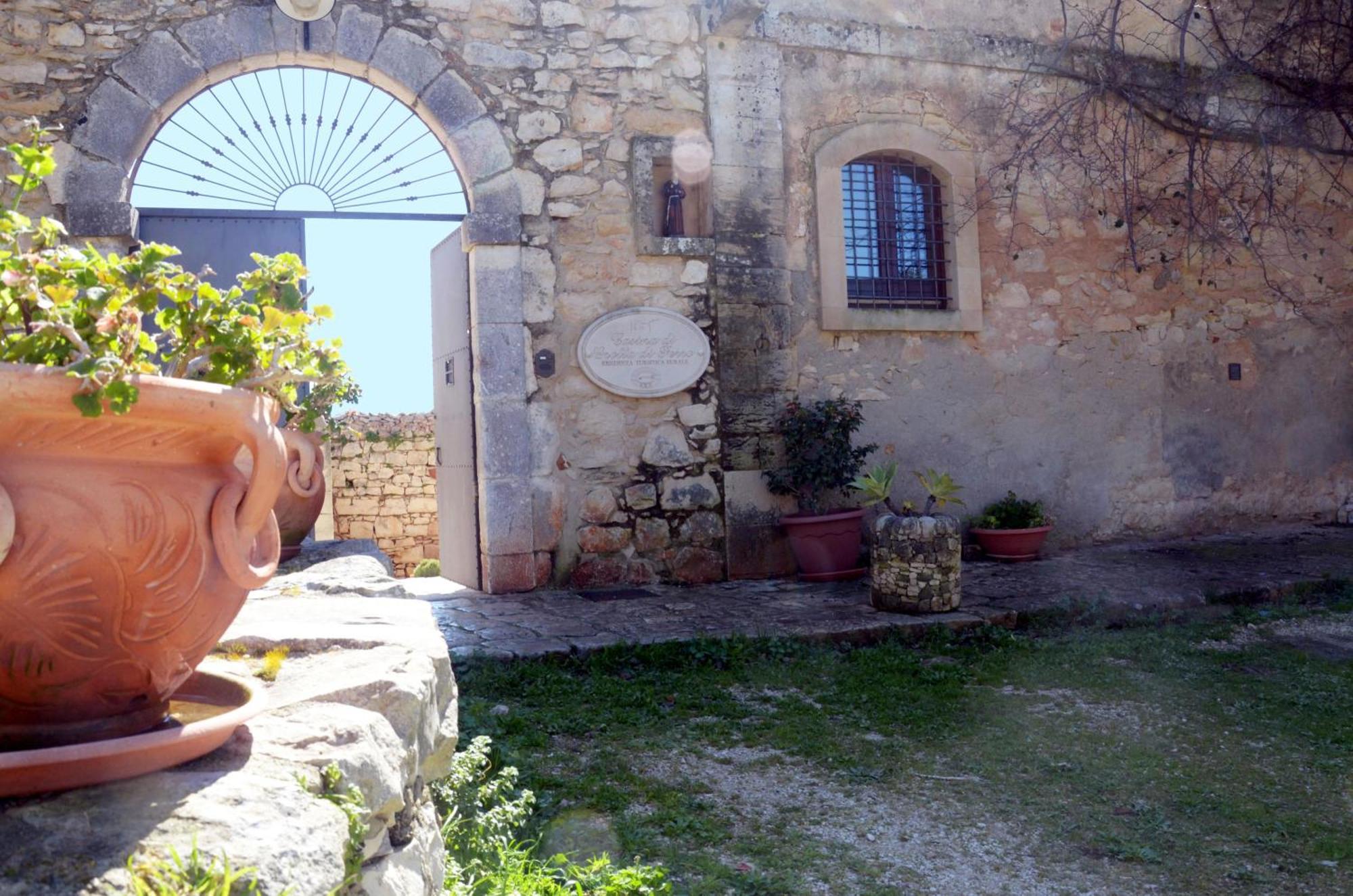 Casina Di Grotta Di Ferro Konuk evi Santa Croce Camerina Dış mekan fotoğraf